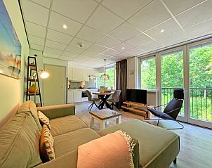 Comfortabele slaapkamer in Appartement Bos en Duin 23, Texel, met groot bed en serene sfeer voor een goede nachtrust.