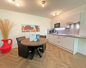 Essecke und Kche im Appartement Bos en Duin 06, De Dennen, Texel. Voll ausgestattete Kche in dieser Ferienunterkunft auf den Watteninseln.