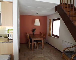 Essecke im Ferienhaus Gortersmient 282, De Dennen, Texel, ideal fr Familienessen auf den Watteninseln.