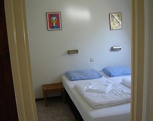 Schlafzimmer im Ferienhaus Gortersmient 282, De Dennen, Texel mit Doppelbett fr eine gute Nachtruhe.