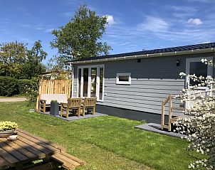 Vakantiepark de Bremakker - Bosveld 103, charmant vakantiehuis met zonnige tuin en terras in De Dennen, Texel, omgeven door natuur.