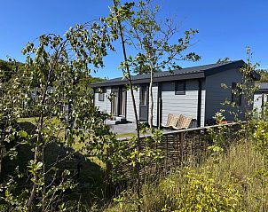 Ferienpark de Bremakker - Chalet Wulk - Bosveld 145 in De Dennen, Texel mit moderner Einrichtung und grner Umgebung.