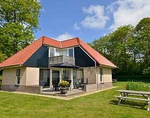 Charmantes Ferienhaus Roodborstje in De Dennen, Texel mit sonniger Veranda.