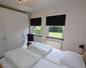 Ruime slaapkamer met kastruimte in Tempelierweg 17, De Dennen, Texel.