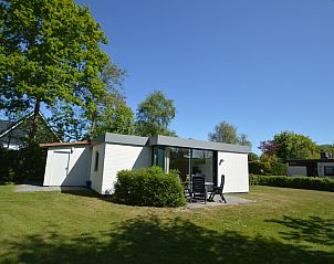 Das Ferienhaus de Parel 262 liegt mitten im Grnen in De Dennen, Texel. Perfekt fr Entspannung auf den Watteninseln.