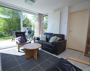 Gemtliches Wohnzimmer im Ferienhaus de Parel 262, De Dennen, Texel. Ideal fr einen erholsamen Aufenthalt auf den Watteninseln.