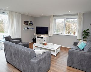 Comfortabele zithoek in Vakantiehuis de Parel 168, De Dennen, Texel, ideaal voor ontspanning na een dag op de Waddeneilanden.