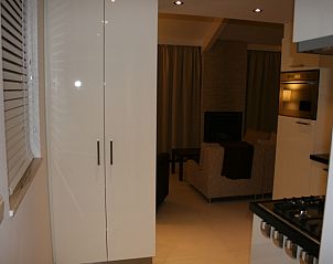 Gemtliches Wohnzimmer mit Kamin im Ferienhaus Gortersmient 354 in De Dennen, Texel.