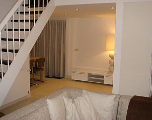 Offenes und helles Wohnzimmer im Ferienhaus Gortersmient 354 in De Dennen, Texel mit stilvollen Mbeln.