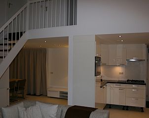 Gerumige Aufteilung des Ferienhauses Gortersmient 354 in De Dennen, Texel mit Treppe zum Obergeschoss.