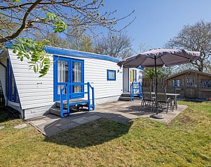 Cozy terrace at Vakantiepark de Bremakker Weideveld 61, Texel, vacation home in De Dennen with garden furniture.