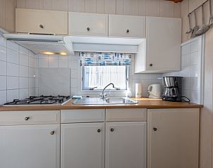 Modern kitchen in Vakantiepark de Bremakker Weideveld 61, Texel, vacation home in De Dennen with all conveniences.