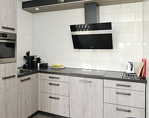 Moderne Kche im Ferienhaus De Mispel, De Dennen, Texel mit voller Ausstattung.