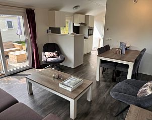 Gemtliches Schlafzimmer mit Doppelbett im Vakantiepark de Bremakker - Akkerveld 23, De Dennen, Texel.