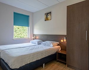 Slaapkamer met tweepersoonsbed in Type 2 - 4 persoons vakantiehuis, De Dennen, Texel.