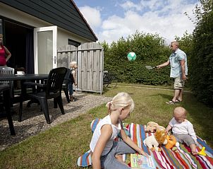 Gemtlicher Garten des Ferienhauses Typ 2 - 6 Personen in De Dennen, Texel, ideal fr Familien.