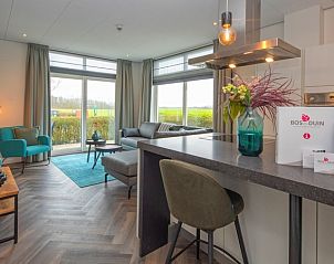 Moderne Kche im Appartement Bos en Duin 01, De Dennen, Texel mit luxurisen Annehmlichkeiten.