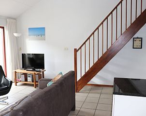 Komfortable Sitzecke und Treppe im Ferienhaus Gortersmient 260, De Dennen, Texel, fr ein gemtliches Beisammensein.