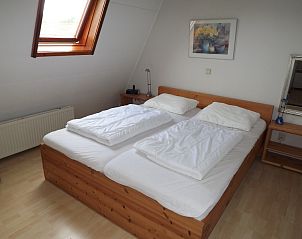 Schlafzimmer mit Doppelbett im Ferienhaus Gortersmient 260, De Dennen, Texel, fr eine gute Nachtruhe.