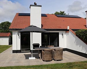 Terras met zitgelegenheid bij Vakantiehuis Gortersmient 302, De Dennen, Texel.