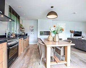 Offene Kche und Essbereich im Bungalowpark 't Hoogelandt - De Scholekster, De Dennen, Texel.