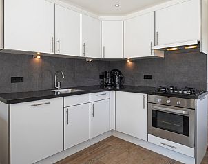 Moderne keuken in Vakantiehuis Gortersmient 328, De Dennen, Texel met complete uitrusting.