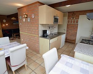 Functionele keuken in Bungalow Verste Coogh 140, De Dennen, Texel met moderne voorzieningen.