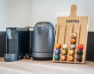 Kaffee-Ecke im Ferienpark De Koorn-aar Villa, Texel mit moderner Ausstattung.