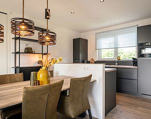 Moderne, stilvoll eingerichtete Kche im Ferienpark De Koorn-aar Villa, De Dennen Texel.