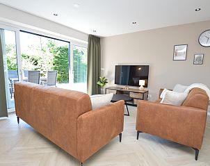 Gemtliche Sitzecke mit Blick auf die Terrasse im Ferienhaus 't Hoogelandt 58, De Dennen, Texel.