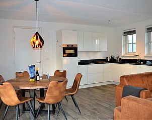 Stijlvolle keuken en eetruimte in vakantiehuis Golden Raand, De Dennen, Texel.