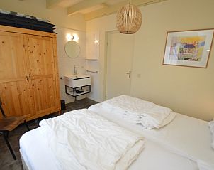 Ruime slaapkamer met badkamer in Tempelierweg 27 - Matranos, De Dennen, Texel.