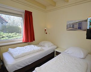 Tweede slaapkamer met eenpersoonsbedden in Tempelierweg 27 - Matranos, De Dennen, Texel.