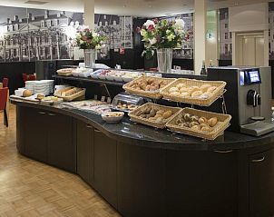 Uitgebreid ontbijtbuffet in Bastion Hotel Maastricht Centrum, vakantieappartement in Maastricht, Zuid Limburg.