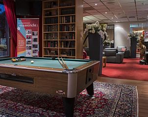 Gezellige biljartkamer in Bastion Hotel Maastricht Centrum, vakantieverblijf in Maastricht, Limburg.