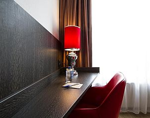 Comfortabele werkplek in Bastion Hotel Maastricht Centrum, vakantieverblijf in Maastricht, Limburg.