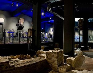 Historische ambiance in Derlon Hotel Maastricht, vakantieappartement in Maastricht, Zuid Limburg, met archeologische opgravingen.