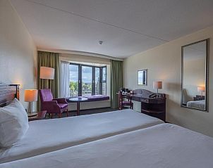 Ruime kamer met uitzicht in Amrth Grand Hotel de lEmpereur, Maastricht, ideaal voor een vakantie in Zuid Limburg.