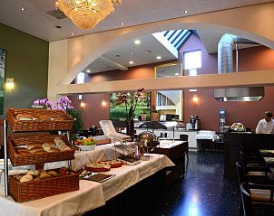 Ontbijtruimte in Amrth Grand Hotel de lEmpereur, Maastricht, begin de dag goed in Zuid Limburg.