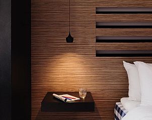 Sfeervolle slaapkamerverlichting in Designhotel Maastricht, Zuid Limburg.