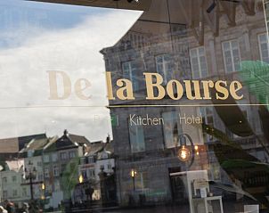 Gevel van Hotel de la Bourse, centraal gelegen in het hart van Maastricht, Zuid Limburg.