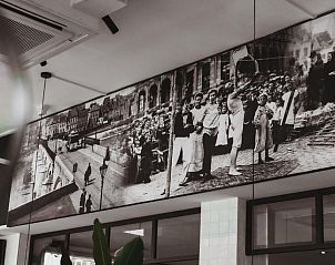 Historische muurschildering in Hotel de la Bourse, ervaar de cultuur van Maastricht, Limburg.