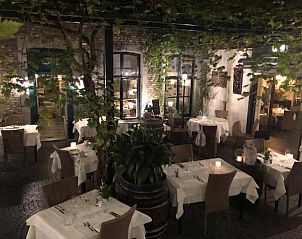 Romantisch diner op het terras van Hotel Au Quartier, vakantieappartement in Maastricht, Zuid Limburg.