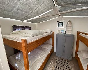 Slaapkamer in De Hagedis tenthuis met stapelbedden, Oost-Vlieland, Vlieland, Waddeneilanden.
