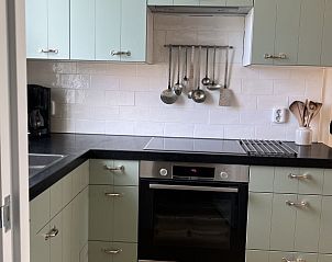 Volledig uitgeruste keuken in Anders Wad(t) vakantiehuis op de Waddeneilanden.