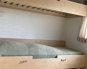 Stapelbed in kinderkamer van Anders Wad(t) vakantiehuis op Vlieland.