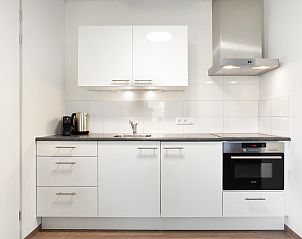 Ruime binnenruimte in Vlieduyn 2-persoons appartement, Oost-Vlieland, Vlieland, biedt comfort op de Waddeneilanden.