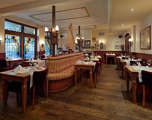 Stijlvol restaurantinterieur in WestCord Hotel de Wadden, Vlieland