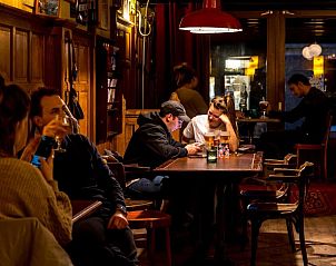 Intieme zithoek in Loods Hotel Vlieland, vakantieappartement op Vlieland, perfect voor ontspanning.