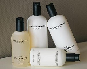 Luxe toiletartikelen in Vlierijck vakantieappartement op Vlieland voor gasten.